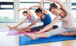 Viral di TikTok: Gerakan Yoga 'Innocent' Ini Ternyata Paling Sering Picu Cedera Tulang Belakang di 2025