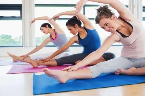 Viral di TikTok: Gerakan Yoga 'Innocent' Ini Ternyata Paling Sering Picu Cedera Tulang Belakang di 2025